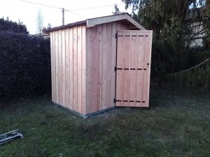 petit abri de jardin, local à piscine